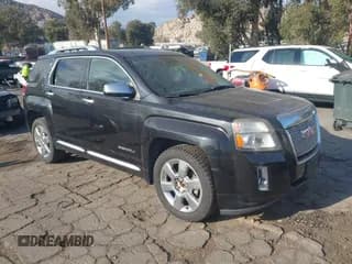 ✅ 2014 GMC Terrain Denali • VIN: 2GKFLUE37E6282703 • Lot: 43704851. Wystawiony na IAAI z przebiegiem 229 888 mil. Bezpłatny archiwum sprzedaży aukcyjnych z USA i szczegółowy raport historii pojazdu na DreamBid. Zdjęcie 1.