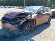 ✅ 2025 Toyota Crown XLE • VIN: JTDACAAJ4S3009438 • Lot: 42370006. Wystawiony na IAAI z przebiegiem 5 758 mil. Bezpłatny archiwum sprzedaży aukcyjnych z USA i szczegółowy raport historii pojazdu na DreamBid. Zdjęcie 2.