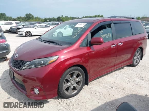 ✅ 2017 Toyota Sienna SE • VIN: 5TDXZ3DC8HS897684 • Lot: 42989798. Listed on IAAI with 48,065 mi. Free auction sales archive from the USA and detailed vehicle history report at DreamBid. Image 2.