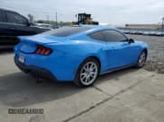 ✅ 2024 Ford Mustang GT • VIN: 1FA6P8CF7R5407274 • Lot: 51978944. Wystawiony na Copart z przebiegiem 901 mil. Bezpłatny archiwum sprzedaży aukcyjnych z USA i szczegółowy raport historii pojazdu na DreamBid. Zdjęcie 3.