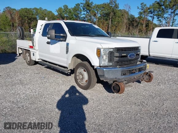 ✅ 2018 Ford F-350 • VIN: 1FD7X3B6XJEB52963 • Lot: 43519311. Wystawiony na IAAI z przebiegiem 238 658 mil. Bezpłatny archiwum sprzedaży aukcyjnych z USA i szczegółowy raport historii pojazdu na DreamBid. Zdjęcie 1.