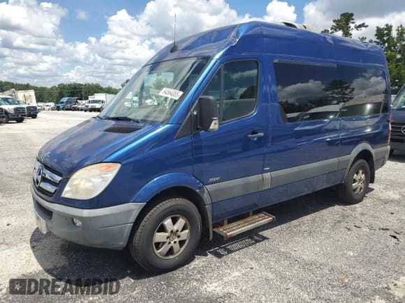 ✅ 2012 Mercedes-Benz Sprinter Passenger • VIN: WDZPE7CC8C5625073 • Лот: 64564085. Опубликован ранее на Copart с пробегом 116 022 миль. Бесплатный доступ к архиву аукционных продаж из США и подробный отчёт об истории автомобиля на DreamBid. Изображение 1.