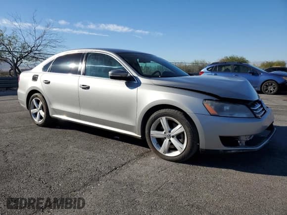 ✅ 2014 Volkswagen Passat SE • VIN: 1VWBP7A34EC011995 • Lot: 82563985. Wystawiony na Copart z przebiegiem 163 609 mil. Bezpłatny archiwum sprzedaży aukcyjnych z USA i szczegółowy raport historii pojazdu na DreamBid. Zdjęcie 4.