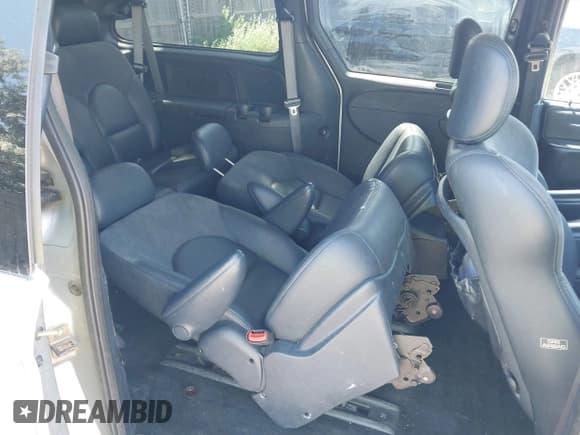 ✅ 2003 Chrysler Town & Country Limited • VIN: 2C8GP64L83R301500 • Lot: 42531444. Listed on IAAI with 152,252 mi. Free auction sales archive from the USA and detailed vehicle history report at DreamBid. Image 8.