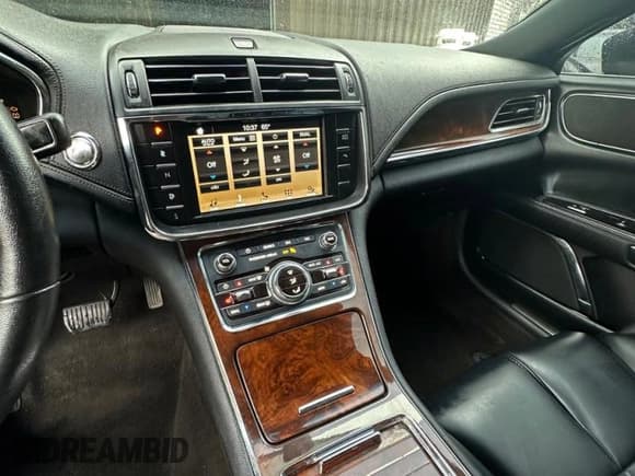 ✅ 2019 Lincoln Continental Standard • VIN: 1LN6L9PK3K5604558 • Lot: 84213535. Listed on Copart with 129,379 mi. Free auction sales archive from the USA and detailed vehicle history report at DreamBid. Image 9.