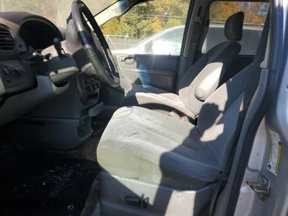 2005 Dodge Caravan SXT с VIN 2D4GP44L75R529032, выставлен на аукционе Copart как лот 76691054 с пробегом 233 121 миль миль и Списание • Salvage title. История ставок и продаж доступна на DreamBid. Изображение 7.