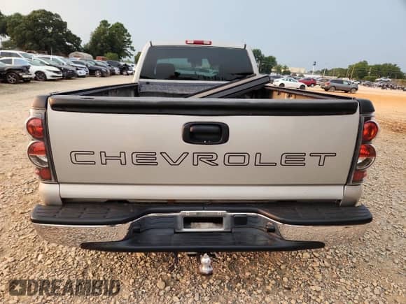 2005 Chevrolet Silverado 1500 Work Truck z VIN 1GCEC14X85Z109979, wystawiony jako Copart lot #71850795 z przebiegiem 129 572 mil mil oraz Szkoda całkowita • Salvage title. Historia ofert i sprzedaży dostępna na DreamBid. Obrazek 6.