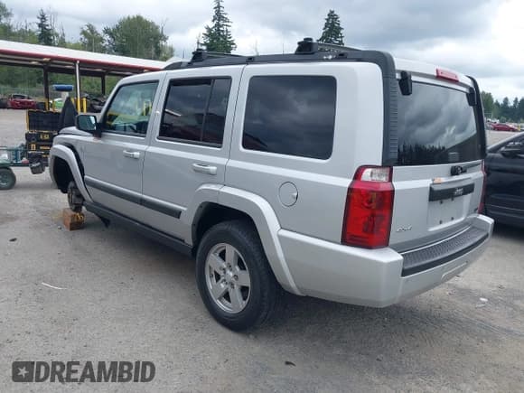 ✅ 2007 Jeep Commander Sport • VIN: 1J8HG48P47C556787 • Lot: 42695897. Listed on IAAI with 146,272 mi. Free auction sales archive from the USA and detailed vehicle history report at DreamBid. Image 3.