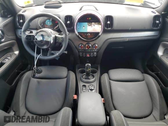 ✅ 2024 MINI Countryman Cooper S • VIN: WMZ83BR01R3S05864 • Lot: 68606664. Listed on Copart with 3,611 mi. Free auction sales archive from the USA and detailed vehicle history report at DreamBid. Image 8.