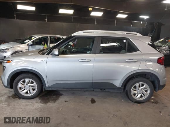 ✅ 2020 Hyundai Venue SEL • VIN: KMHRC8A3XLU037233 • Lot: 41717691. Listed on IAAI with 26,123 mi. Free auction sales archive from the USA and detailed vehicle history report at DreamBid. Image 14.