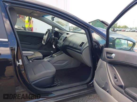 ✅ 2015 Kia Forte EX • VIN: KNAFX4A84F5319010 • Лот: 43313554. Опубликован ранее на IAAI с пробегом 93 300 миль. Бесплатный доступ к архиву аукционных продаж из США и подробный отчёт об истории автомобиля на DreamBid. Изображение 5.