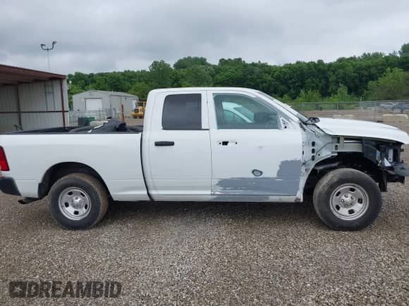 2016 Ram 1500 Express with VIN 1C6RR7FT5GS125377, listed as a IAAI auction lot 42434120 with 307,641 mi miles and . Bid and sale history available at DreamBid. Image 13.