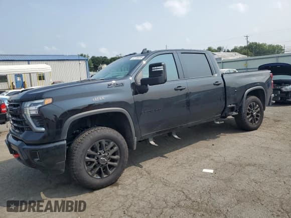 ✅ 2025 Chevrolet Silverado 2500HD LTZ • VIN: 2GC4KPE77S1204795 • Lot: 67735235. Wystawiony na Copart z przebiegiem 5 600 mil. Bezpłatny archiwum sprzedaży aukcyjnych z USA i szczegółowy raport historii pojazdu na DreamBid. Zdjęcie 1.