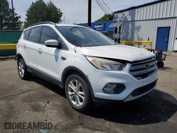 2018 Ford Escape SE z VIN 1FMCU9GD0JUB84831, wystawiony jako Copart lot #67372885 z przebiegiem 149 187 mil mil oraz Szkoda całkowita • Salvage title. Historia ofert i sprzedaży dostępna na DreamBid. Obrazek 4.