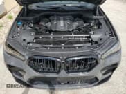 ✅ 2022 BMW X6 M • VIN: 5YMCY0C02N9L05849 • Lot: 50930984. Wystawiony na Copart z przebiegiem 11 766 mil. Bezpłatny archiwum sprzedaży aukcyjnych z USA i szczegółowy raport historii pojazdu na DreamBid. Zdjęcie 12.
