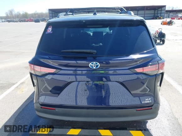 ✅ 2021 Toyota Sienna XLE • VIN: 5TDJRKEC2MS023873 • Lot: 42007925. Listed on IAAI with 75,909 mi. Free auction sales archive from the USA and detailed vehicle history report at DreamBid. Image 16.