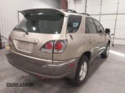 ✅ 2001 Lexus RX 300 • VIN: JTJHF10U910199705 • Lot: 43769151. Wystawiony na IAAI z przebiegiem 221 499 mil. Bezpłatny archiwum sprzedaży aukcyjnych z USA i szczegółowy raport historii pojazdu na DreamBid. Zdjęcie 4.