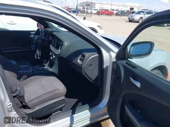 ✅ 2022 Dodge Charger SXT • VIN: 2C3CDXBG8NH201348 • Lot: 42595766. Wystawiony na IAAI z przebiegiem 43 426 mil. Bezpłatny archiwum sprzedaży aukcyjnych z USA i szczegółowy raport historii pojazdu na DreamBid. Zdjęcie 5.