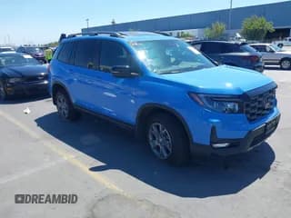 ✅ 2025 Honda Passport TrailSport • VIN: 5FNYF8H64SB018935 • Lot: 42996150. Wystawiony na IAAI z przebiegiem 4 322 mil. Bezpłatny archiwum sprzedaży aukcyjnych z USA i szczegółowy raport historii pojazdu na DreamBid. Zdjęcie 1.