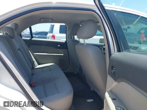 ✅ 2012 Ford Fusion S • VIN: 3FAHP0GA2CR138002 • Lot: 42470256. Wystawiony na IAAI z przebiegiem 127 311 mil. Bezpłatny archiwum sprzedaży aukcyjnych z USA i szczegółowy raport historii pojazdu na DreamBid. Zdjęcie 8.