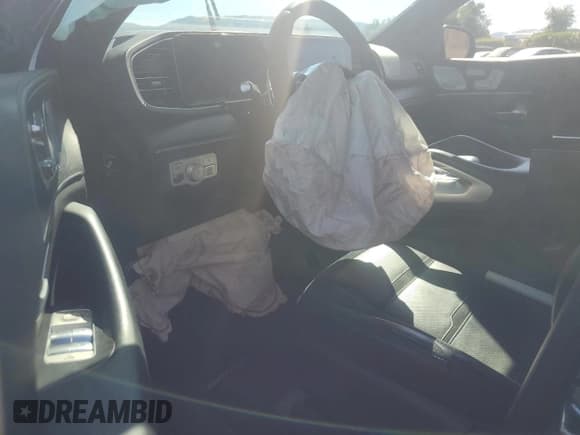 ✅ 2021 Mercedes-Benz GLE 63 S AMG • VIN: 4JGFD8KB8MA379059 • Lot: 64790225. Listed on Copart with Not provided. Free auction sales archive from the USA and detailed vehicle history report at DreamBid. Image 8.