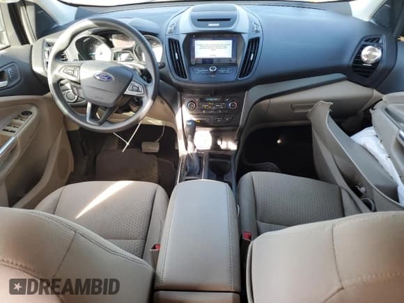 ✅ 2017 Ford Escape SE • VIN: 1FMCU9GD3HUD61429 • Lot: 91356005. Wystawiony na Copart z przebiegiem 87 336 mil. Bezpłatny archiwum sprzedaży aukcyjnych z USA i szczegółowy raport historii pojazdu na DreamBid. Zdjęcie 8.