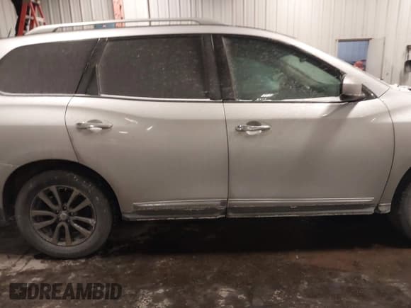 ✅ 2013 Nissan Pathfinder SL • VIN: 5N1AR2MM8DC663920 • Lot: 41586209. Listed on IAAI with 210,000 mi. Free auction sales archive from the USA and detailed vehicle history report at DreamBid. Image 13.