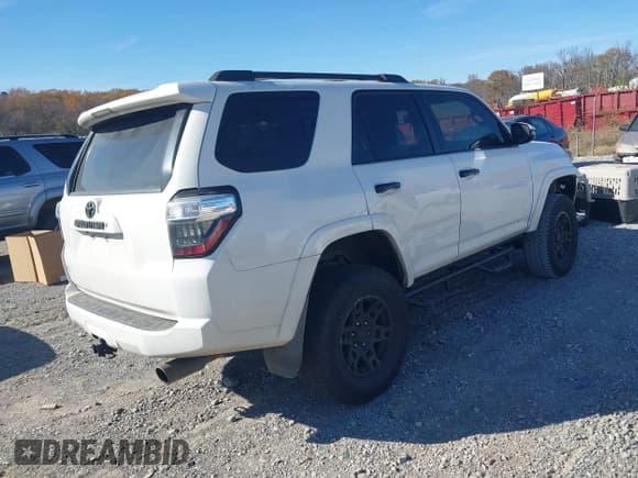 ✅ 2015 Toyota 4Runner Trail Premium • VIN: JTEBU5JR8F5244977 • Lot: 43715576. Wystawiony na IAAI z przebiegiem 228 500 mil. Bezpłatny archiwum sprzedaży aukcyjnych z USA i szczegółowy raport historii pojazdu na DreamBid. Zdjęcie 13.