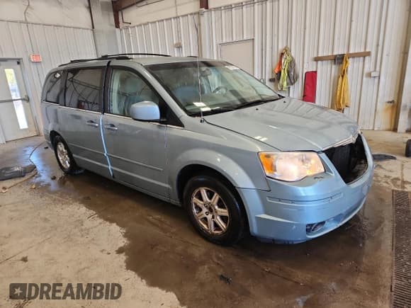 ✅ 2008 Chrysler Town & Country Touring • VIN: 2A8HR54P28R841227 • Лот: 90700765. Опубликован ранее на Copart с пробегом 121 206 миль. Бесплатный доступ к архиву аукционных продаж из США и подробный отчёт об истории автомобиля на DreamBid. Изображение 4.