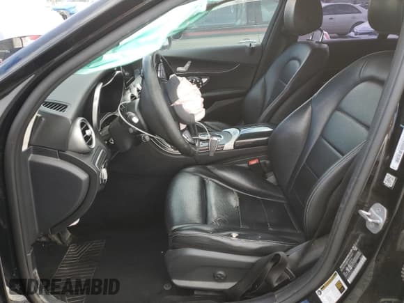 ✅ 2017 Mercedes-Benz C 300 • VIN: 55SWF4JB6HU190608 • Lot: 87290435. Wystawiony na Copart z przebiegiem 157 848 mil. Bezpłatny archiwum sprzedaży aukcyjnych z USA i szczegółowy raport historii pojazdu na DreamBid. Zdjęcie 7.