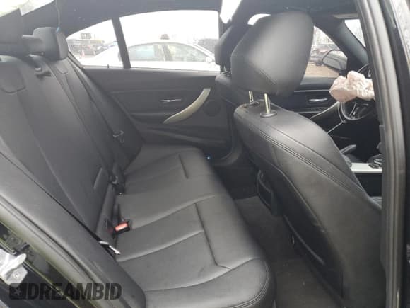 ✅ 2015 BMW 3 Series 320i xDrive • VIN: WBA3C3G58FNS73235 • Lot: 47827065. Wystawiony na Copart z przebiegiem 132 015 mil. Bezpłatny archiwum sprzedaży aukcyjnych z USA i szczegółowy raport historii pojazdu na DreamBid. Zdjęcie 10.