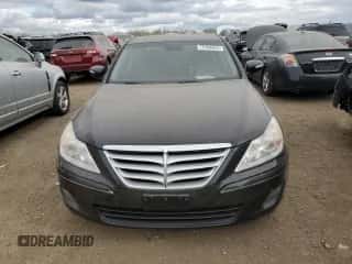 2009 Hyundai Genesis z VIN KMHGC46F69U051965, wystawiony jako Copart lot #75108944 z przebiegiem 191 701 mil mil oraz Czysty tytuł • Clean title. Historia ofert i sprzedaży dostępna na DreamBid. Obrazek 5.