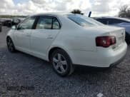 ✅ 2008 Volkswagen Jetta SE • VIN: 3VWRM71KX8M198239 • Lot: 90244935. Wystawiony na Copart z przebiegiem 139 932 mil. Bezpłatny archiwum sprzedaży aukcyjnych z USA i szczegółowy raport historii pojazdu na DreamBid. Zdjęcie 2.