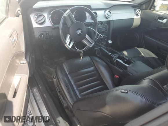 ✅ 2007 Ford Mustang GT Deluxe • VIN: 1ZVHT82H675261283 • Лот: 89476575. Опубликован ранее на Copart с пробегом 104 388 миль. Бесплатный доступ к архиву аукционных продаж из США и подробный отчёт об истории автомобиля на DreamBid. Изображение 8.