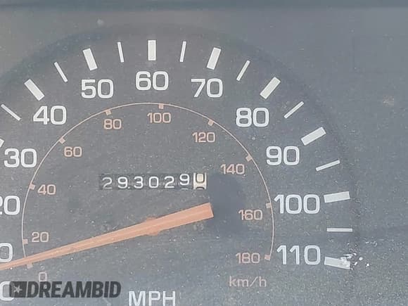 ✅ 1989 Toyota Pickup DLX • VIN: JT4VN13D2K0009698 • Lot: 42643012. Wystawiony na IAAI z przebiegiem 293 029 mil. Bezpłatny archiwum sprzedaży aukcyjnych z USA i szczegółowy raport historii pojazdu na DreamBid. Zdjęcie 7.