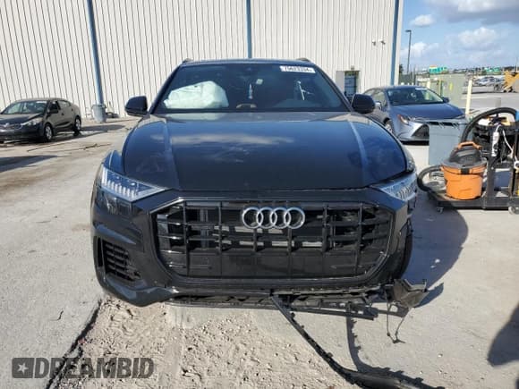 ✅ 2023 Audi Q8 Premium • VIN: WA1AVBF1XPD020187 • Lot: 75623334. Wystawiony na Copart z przebiegiem 8 308 mil. Bezpłatny archiwum sprzedaży aukcyjnych z USA i szczegółowy raport historii pojazdu na DreamBid. Zdjęcie 5.