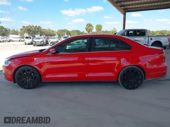 ✅ 2017 Volkswagen Jetta GLI • VIN: 3VW4T7AJ8HM379389 • Lot: 43623316. Wystawiony na IAAI z przebiegiem 79 013 mil. Bezpłatny archiwum sprzedaży aukcyjnych z USA i szczegółowy raport historii pojazdu na DreamBid. Zdjęcie 14.