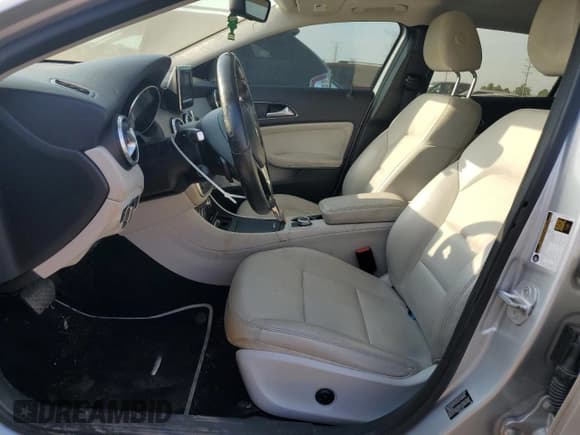 ✅ 2015 Mercedes-Benz GLA 250 • VIN: WDCTG4GB0FJ079495 • Lot: 81261225. Wystawiony na Copart z przebiegiem 88 851 mil. Bezpłatny archiwum sprzedaży aukcyjnych z USA i szczegółowy raport historii pojazdu na DreamBid. Zdjęcie 7.