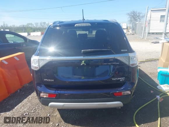 ✅ 2015 Mitsubishi Outlander GT • VIN: JA4JZ4AX0FZ005114 • Lot: 42058228. Listed on IAAI with 146,649 mi. Free auction sales archive from the USA and detailed vehicle history report at DreamBid. Image 16.