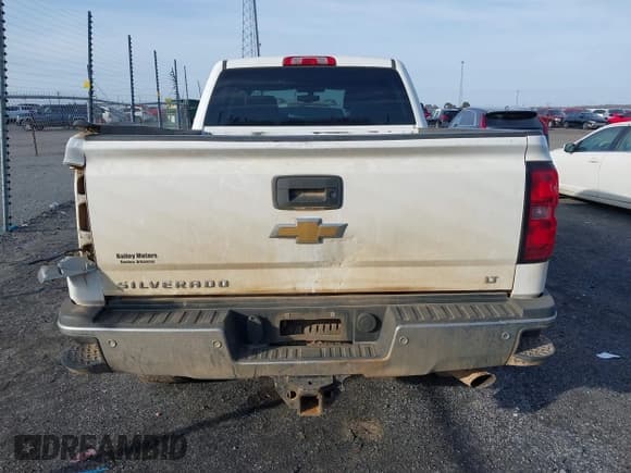 ✅ 2015 Chevrolet Silverado 2500HD LT • VIN: 1GC1KVEGXFF161303 • Lot: 41533039. Wystawiony na IAAI z przebiegiem 249 505 mil. Bezpłatny archiwum sprzedaży aukcyjnych z USA i szczegółowy raport historii pojazdu na DreamBid. Zdjęcie 16.