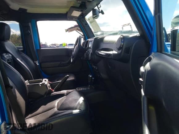 ✅ 2015 Jeep Wrangler Unlimited Sahara • VIN: 1C4BJWEG1FL710739 • Lot: 43650680. Wystawiony na IAAI z przebiegiem 128 415 mil. Bezpłatny archiwum sprzedaży aukcyjnych z USA i szczegółowy raport historii pojazdu na DreamBid. Zdjęcie 5.