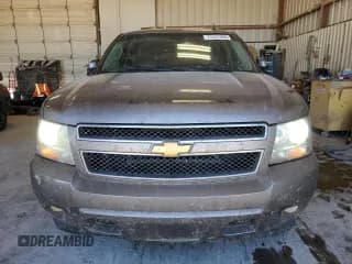 ✅ 2011 Chevrolet Suburban LT • VIN: 1GNSKJE34BR212434 • Lot: 72231994. Wystawiony na Copart z przebiegiem 209 897 mil. Bezpłatny archiwum sprzedaży aukcyjnych z USA i szczegółowy raport historii pojazdu na DreamBid. Zdjęcie 5.