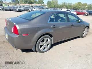 2011 Chevrolet Malibu 2LT z VIN 1G1ZD5E74BF256195, wystawiony jako IAAI lot #43393207 z przebiegiem 73 792 mil mil oraz . Historia ofert i sprzedaży dostępna na DreamBid. Obrazek 4.