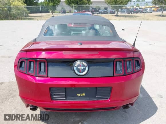 2014 Ford Mustang V6 с VIN 1ZVBP8EM0E5271274, выставлен на аукционе IAAI как лот 42962485 с пробегом 71 422 миль миль и . История ставок и продаж доступна на DreamBid. Изображение 16.