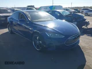 ✅ 2016 Tesla Model S 70 • VIN: 5YJSA1E13GF126023 • Lot: 43641591. Wystawiony na IAAI z przebiegiem Nie podano. Bezpłatny archiwum sprzedaży aukcyjnych z USA i szczegółowy raport historii pojazdu na DreamBid. Zdjęcie 1.