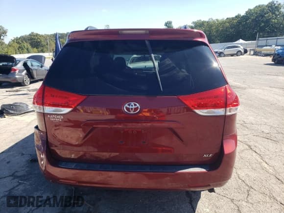 ✅ 2014 Toyota Sienna XLE • VIN: 5TDYK3DC8ES443133 • Lot: 84273065. Listed on Copart with 125,381 mi. Free auction sales archive from the USA and detailed vehicle history report at DreamBid. Image 6.