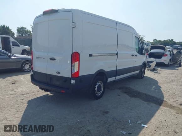 ✅ 2019 Ford Transit • VIN: 1FTYR2CM7KKA04119 • Lot: 43278930. Wystawiony na IAAI z przebiegiem 71 886 mil. Bezpłatny archiwum sprzedaży aukcyjnych z USA i szczegółowy raport historii pojazdu na DreamBid. Zdjęcie 4.