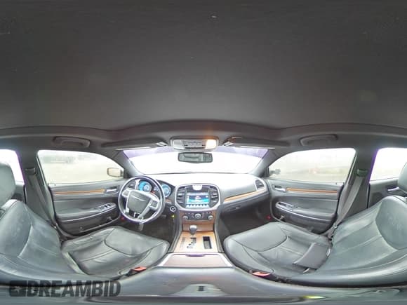 ✅ 2014 Chrysler 300 C John Varvatos Luxury Edition • VIN: 2C3CCAJT6EH273308 • Лот: 46245255. Опубликован ранее на Copart с пробегом 153 820 миль. Бесплатный доступ к архиву аукционных продаж из США и подробный отчёт об истории автомобиля на DreamBid. Изображение 12.