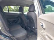 ✅ 2020 Chevrolet Trax LS • VIN: 3GNCJKSB1LL129013 • Lot: 42991541. Wystawiony na IAAI z przebiegiem 132 411 mil. Bezpłatny archiwum sprzedaży aukcyjnych z USA i szczegółowy raport historii pojazdu na DreamBid. Zdjęcie 8.