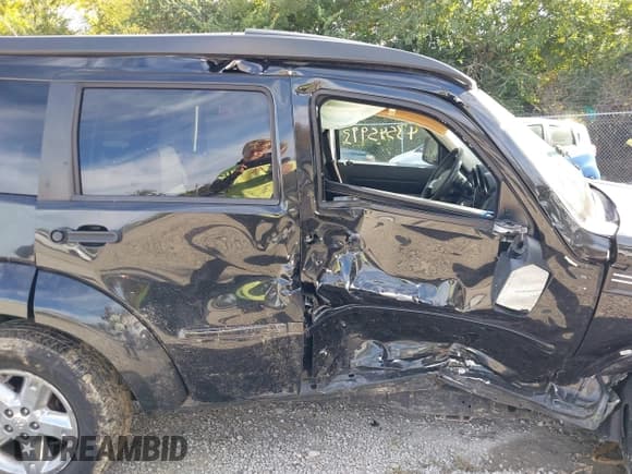 ✅ 2008 Dodge Nitro SLT • VIN: 1D8GU58K58W287724 • Lot: 43545993. Wystawiony na IAAI z przebiegiem 87 405 mil. Bezpłatny archiwum sprzedaży aukcyjnych z USA i szczegółowy raport historii pojazdu na DreamBid. Zdjęcie 6.